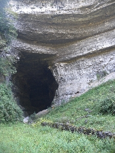La grotte de Xiadong (la grotte inférieure) est une des entrées du réseau de Shuanghedongqun la plus longue grotte de Chine et d'Asie avec plus de 230 km de développement. (Guizhou)
